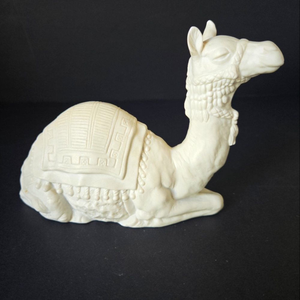 Avon Nativity Collectibles Camel Christmas Holiday Porcelain Figure White 1984